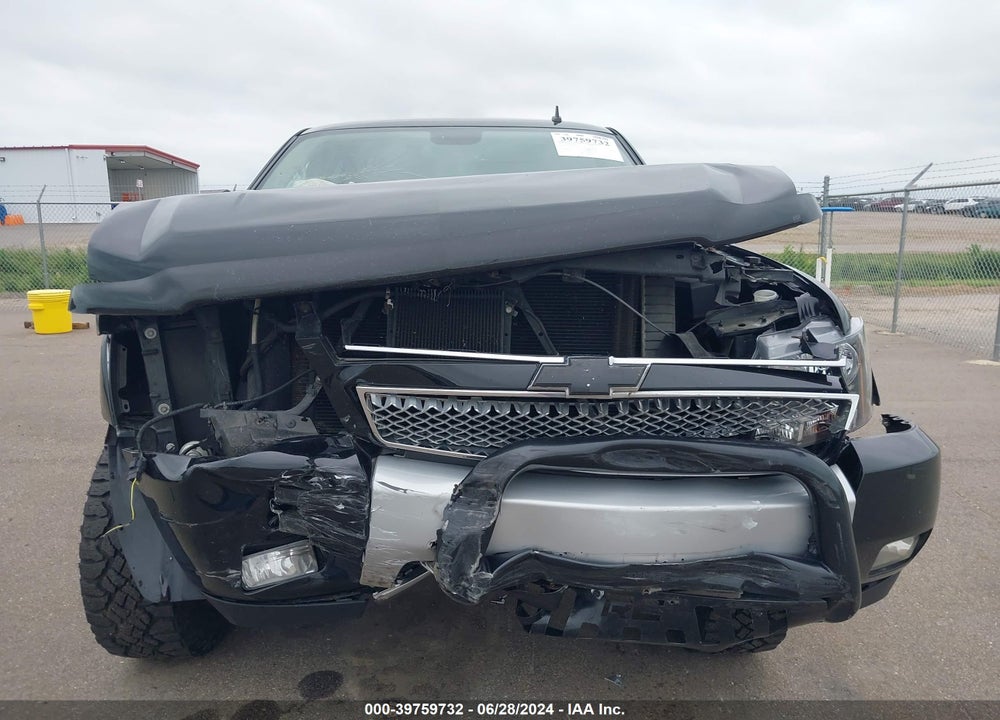 2008 CHEVROLET TAHOE LT VIN: 1GNFK13018R259150