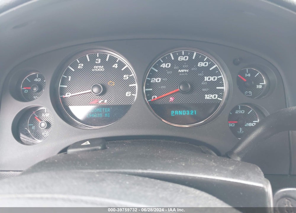 2008 CHEVROLET TAHOE LT VIN: 1GNFK13018R259150