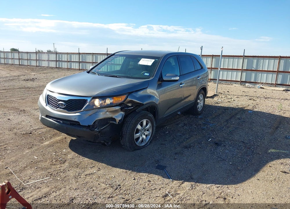2013 KIA SORENTO LX VIN: 5XYKT3A14DG380338