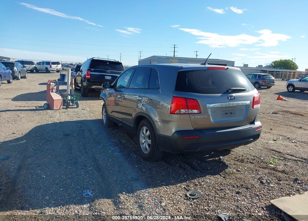 2013 KIA SORENTO LX VIN: 5XYKT3A14DG380338