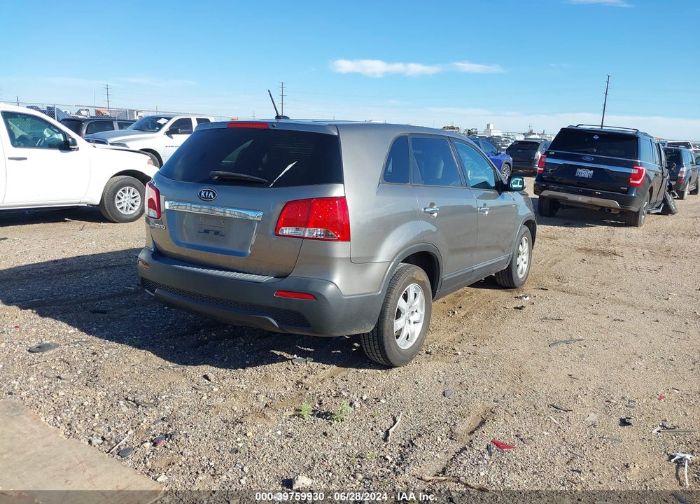 2013 KIA SORENTO LX VIN: 5XYKT3A14DG380338