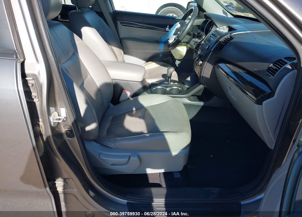 2013 KIA SORENTO LX VIN: 5XYKT3A14DG380338