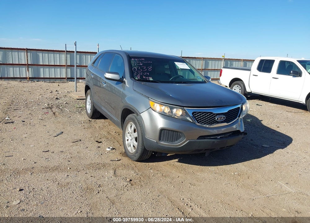 2013 KIA SORENTO LX VIN: 5XYKT3A14DG380338