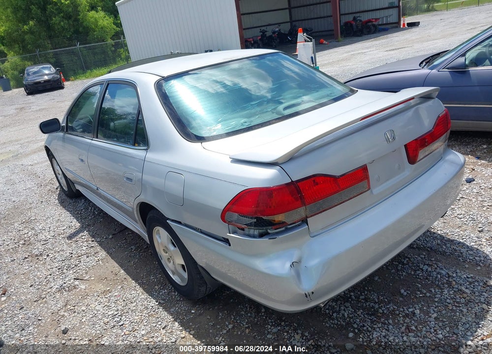 2001 HONDA ACCORD 3.0 EX VIN: 1HGCG165X1A005088