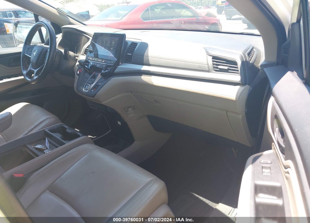 2018 HONDA ODYSSEY TOURING VIN: 5FNRL6H8XJB007858