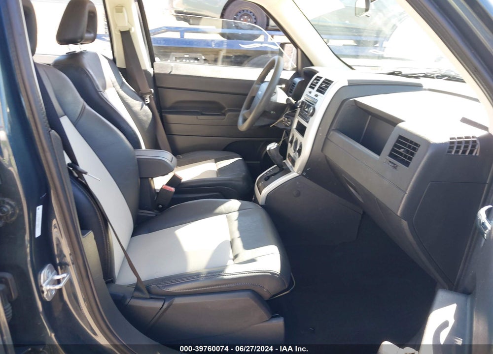 2008 JEEP PATRIOT SPORT VIN: 1J8FT28068D705318