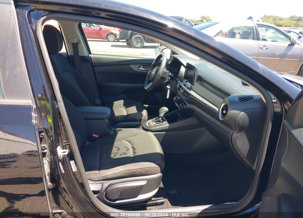 2019 KIA FORTE LXS VIN: 3KPF24AD3KE016894