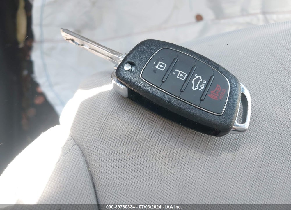 2015 HYUNDAI SONATA SE VIN: 5NPE24AF4FH210610