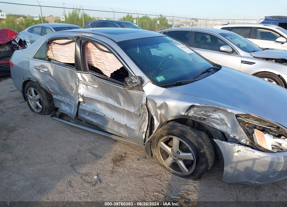 2004 HONDA ACCORD 2.4 EX VIN: JHMCM567X4C011139