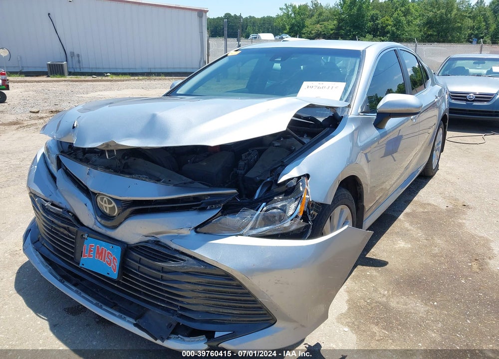2018 TOYOTA CAMRY LE VIN: 4T1B11HK2JU149663