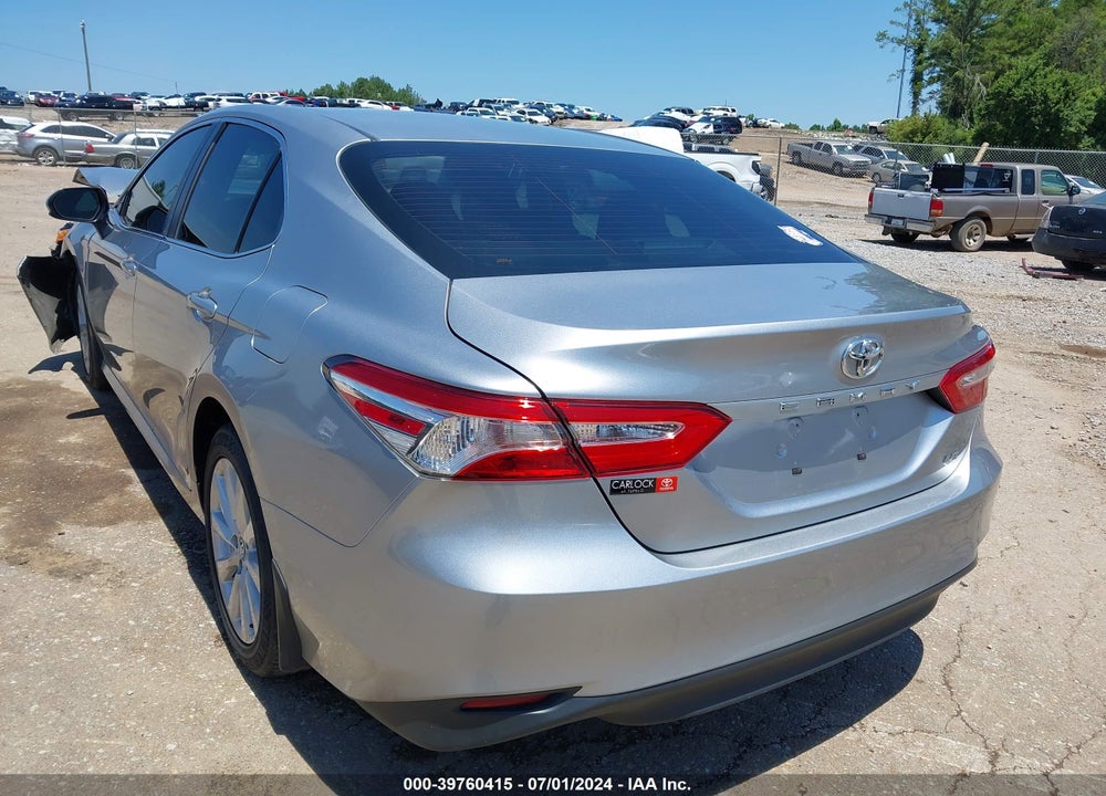 2018 TOYOTA CAMRY LE VIN: 4T1B11HK2JU149663
