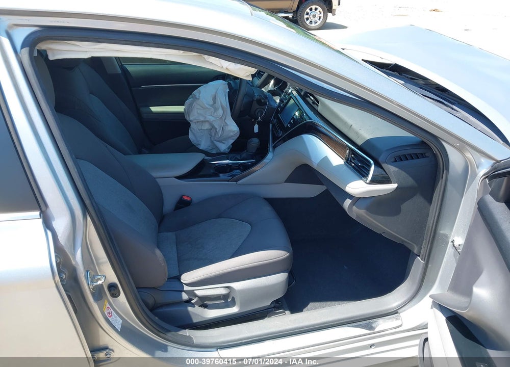 2018 TOYOTA CAMRY LE VIN: 4T1B11HK2JU149663