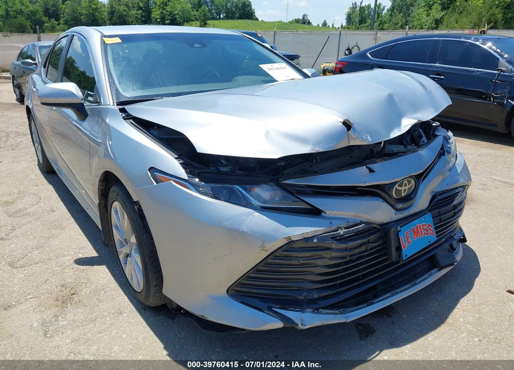 2018 TOYOTA CAMRY LE VIN: 4T1B11HK2JU149663