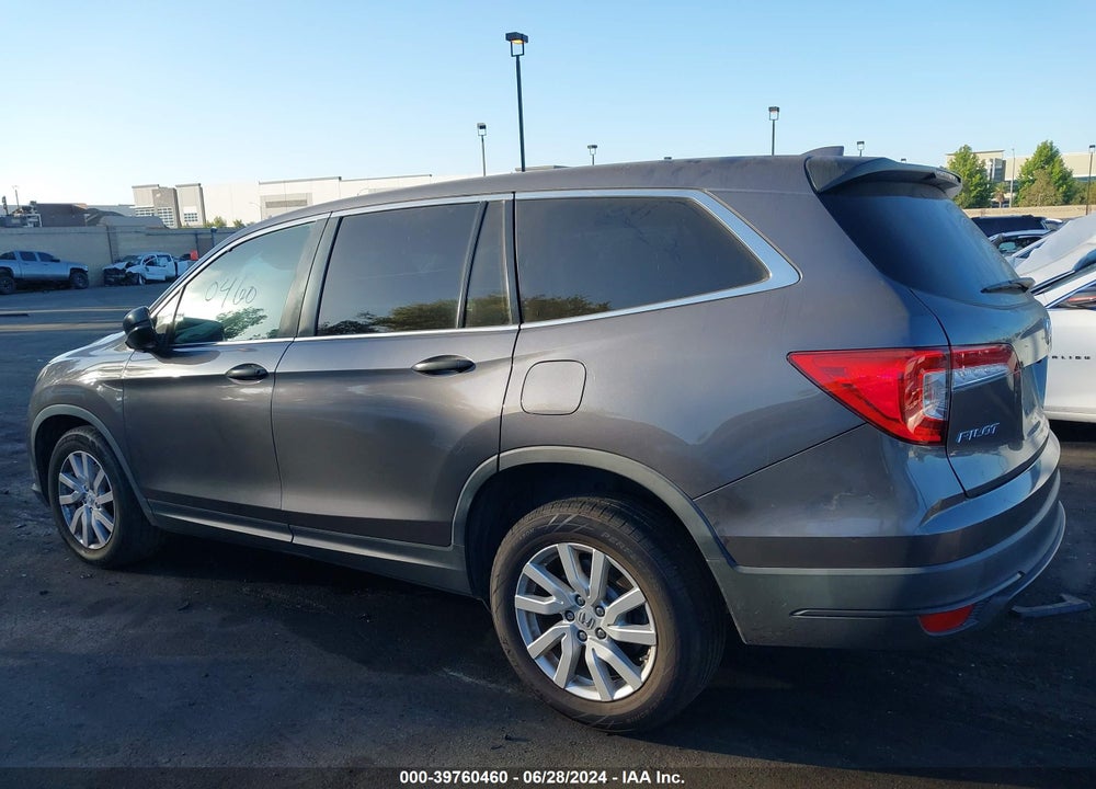 2019 HONDA PILOT LX VIN: 5FNYF5H11KB031743