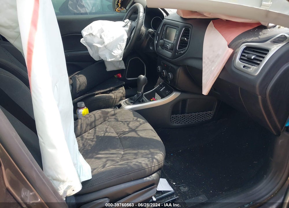2018 JEEP COMPASS SPORT FWD VIN: 3C4NJCAB2JT471348