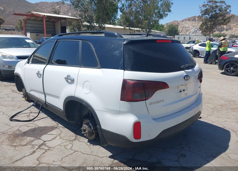 2015 KIA SORENTO LX VIN: 5XYKT4A63FG657999