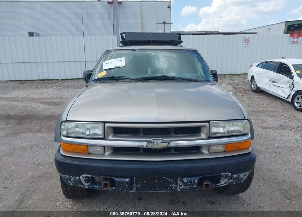 2002 CHEVROLET BLAZER LS VIN: 1GNCT18W52K201166