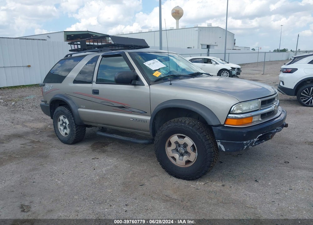 2002 CHEVROLET BLAZER LS VIN: 1GNCT18W52K201166