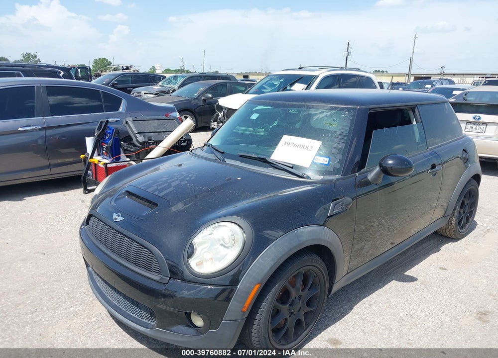 2009 MINI COOPER S VIN: WMWMF73579TT98218