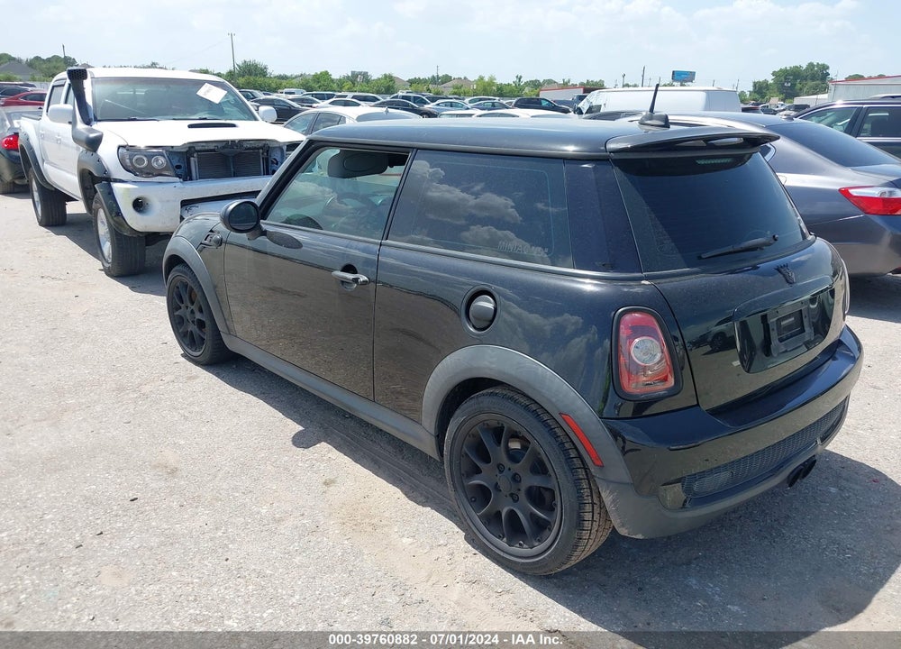 2009 MINI COOPER S VIN: WMWMF73579TT98218