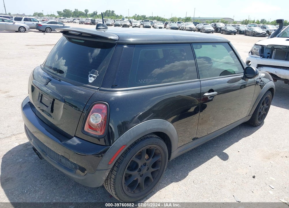 2009 MINI COOPER S VIN: WMWMF73579TT98218