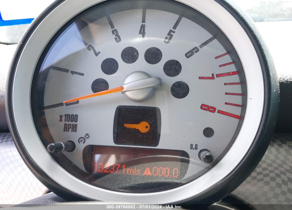 2009 MINI COOPER S VIN: WMWMF73579TT98218