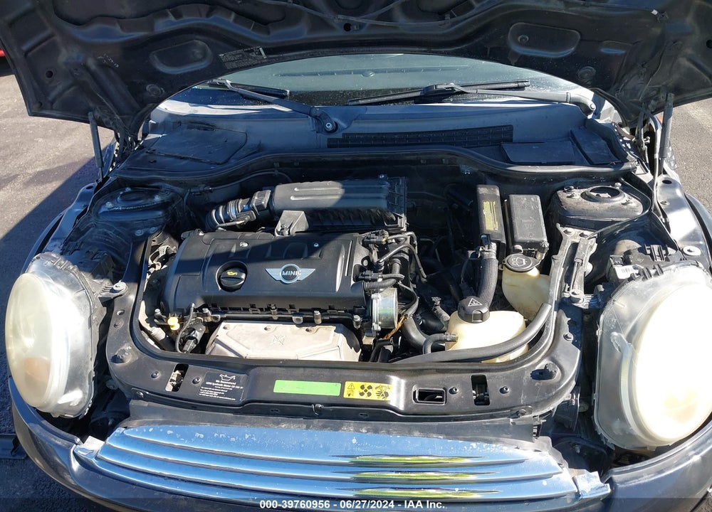 2007 MINI COOPER VIN: WMWMF335X7TT51092