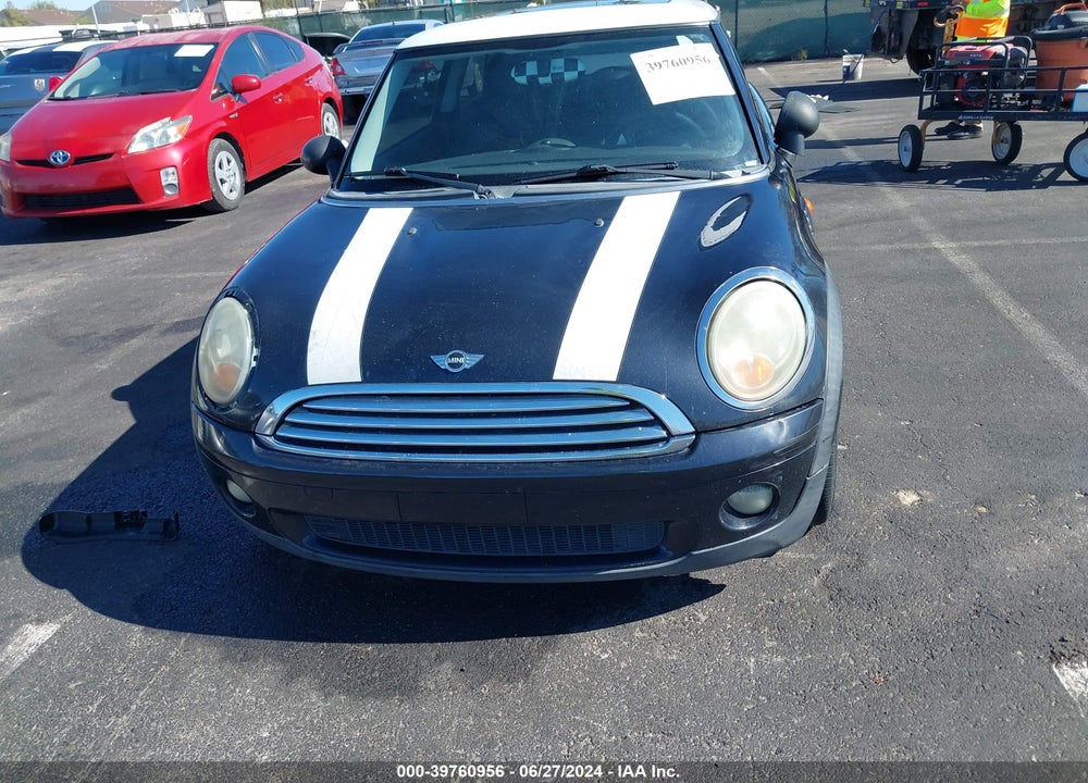 2007 MINI COOPER VIN: WMWMF335X7TT51092