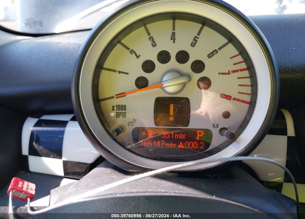2007 MINI COOPER VIN: WMWMF335X7TT51092