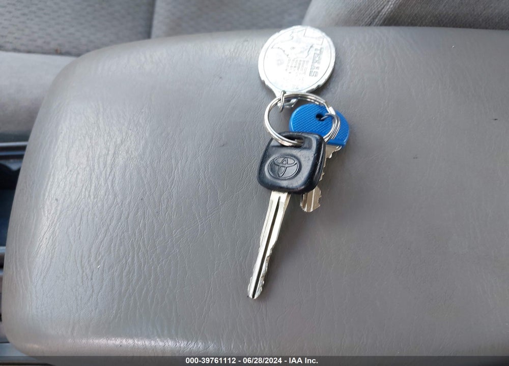 2002 TOYOTA CAMRY LE VIN: 4T1BE30K32U096887