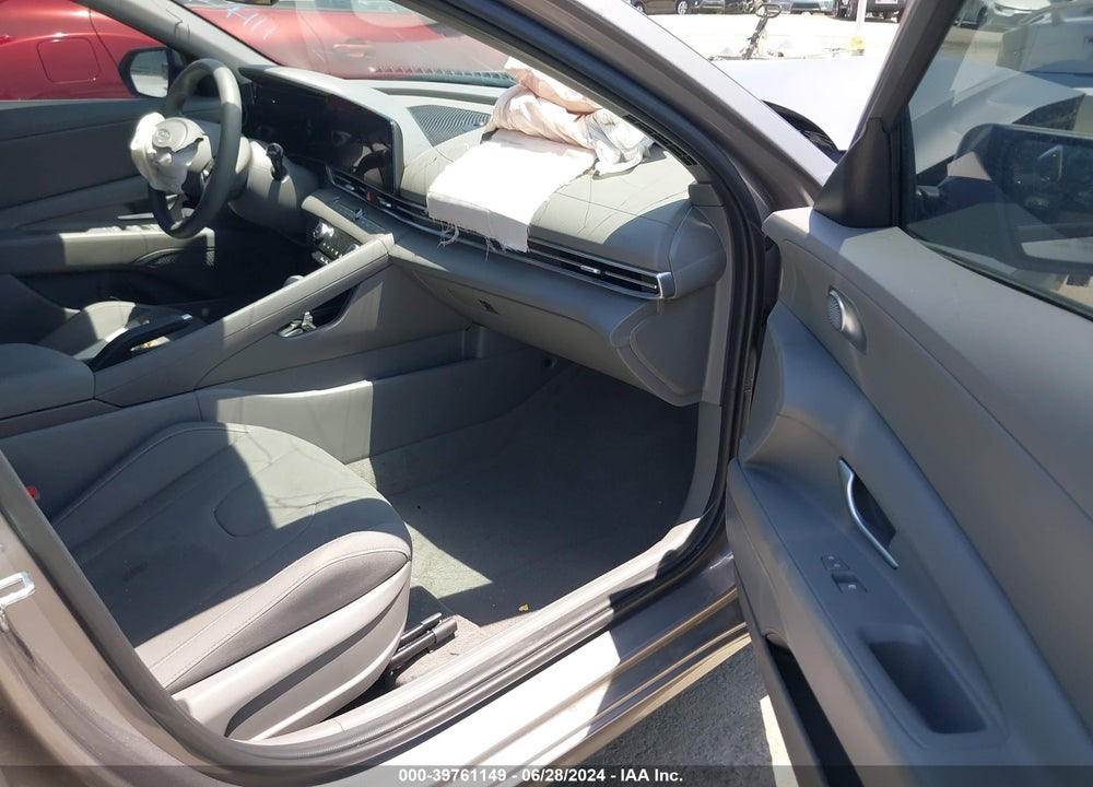 2024 HYUNDAI ELANTRA SEL VIN: KMHLM4DG2RU651504
