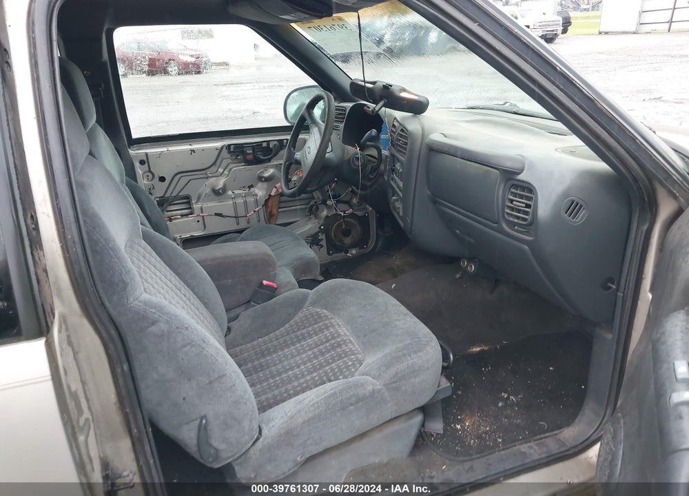 1998 CHEVROLET S-10 LS FLEETSIDE VIN: 1GCCS1941W8222897