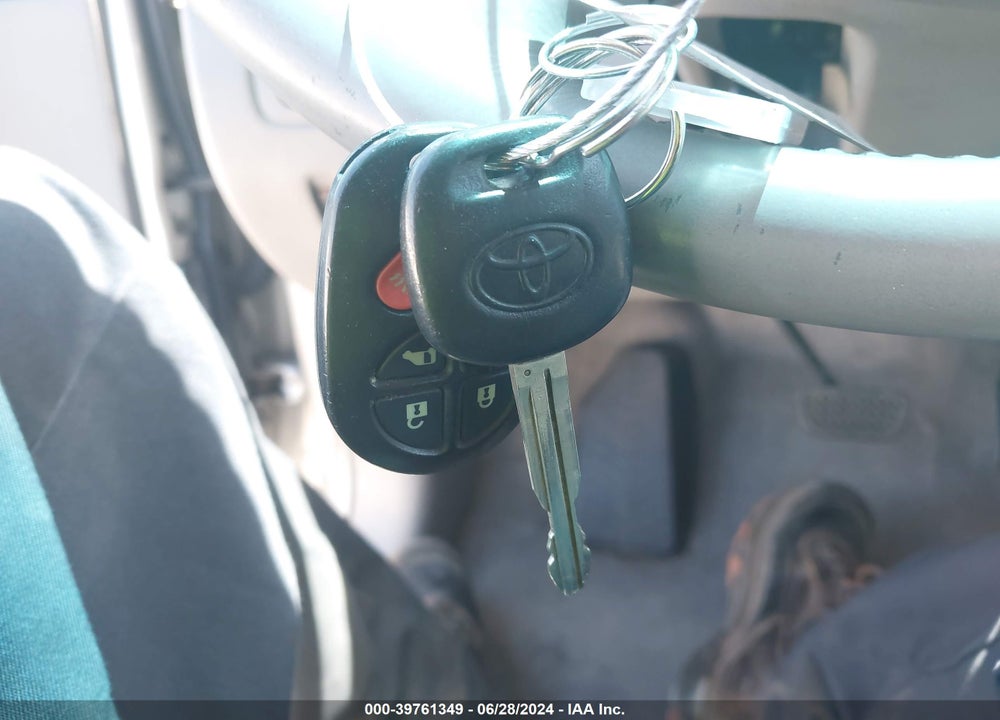 2005 TOYOTA SIENNA XLE LIMITED VIN: 5TDBA22C95S038596