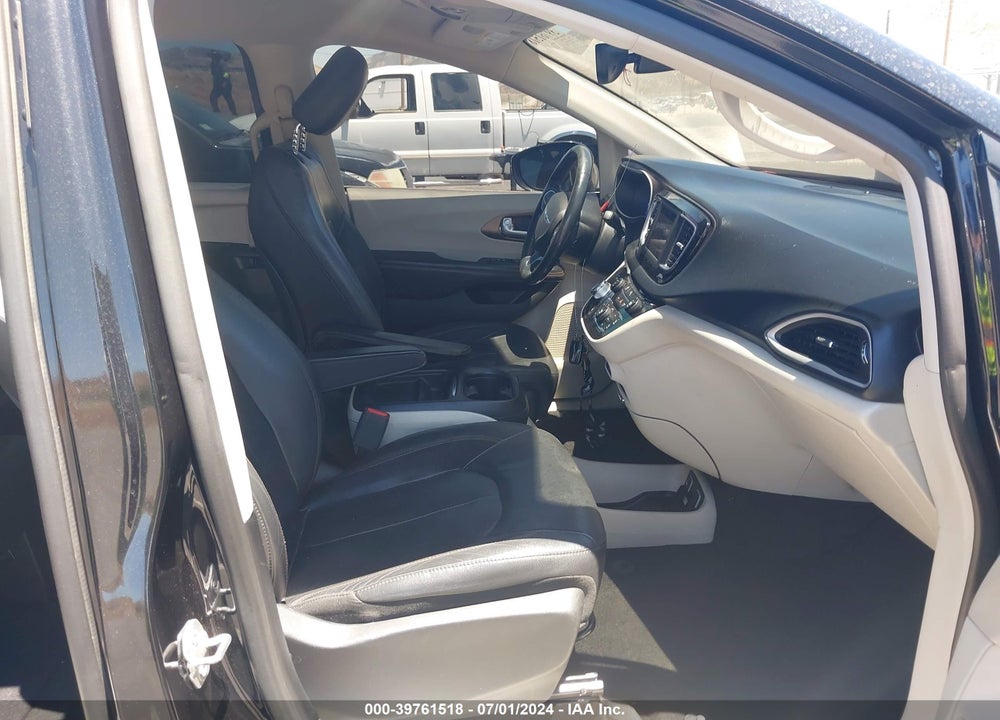 2019 CHRYSLER PACIFICA TOURING L VIN: 2C4RC1BG5KR651762