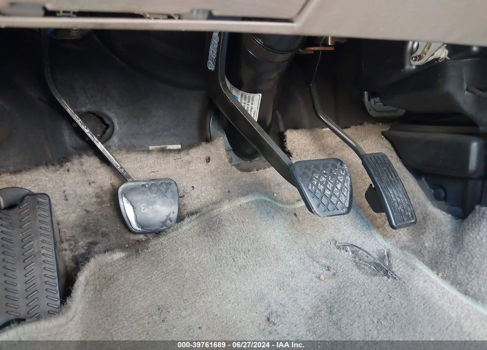 2000 HONDA CIVIC LX VIN: 2HGEJ6574YH501395