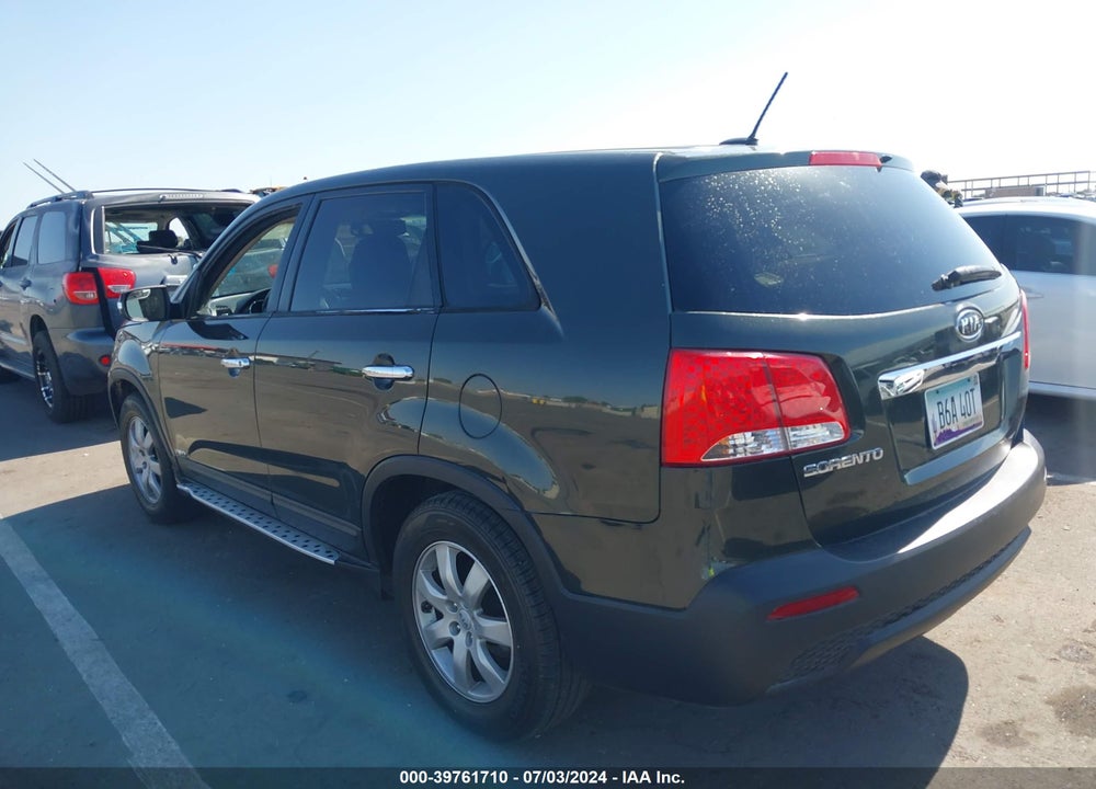 2013 KIA SORENTO LX VIN: 5XYKTCA67DG334224