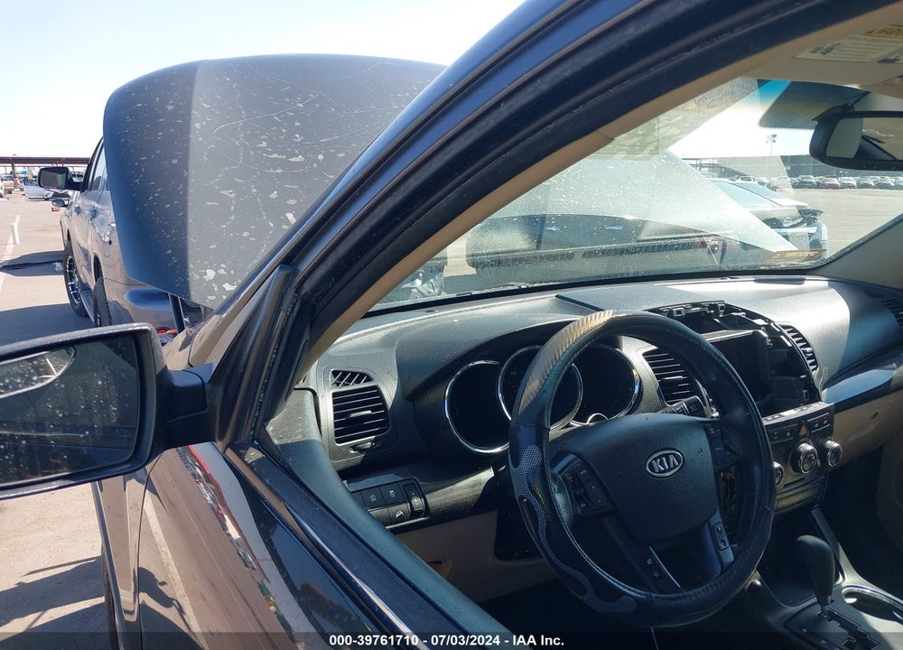 2013 KIA SORENTO LX VIN: 5XYKTCA67DG334224