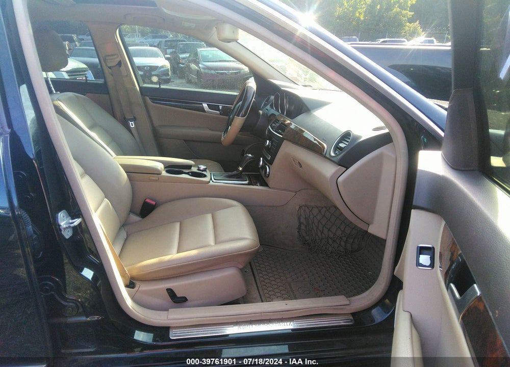 2012 MERCEDES-BENZ C 250 LUXURY/SPORT VIN: WDDGF4HB6CA651907