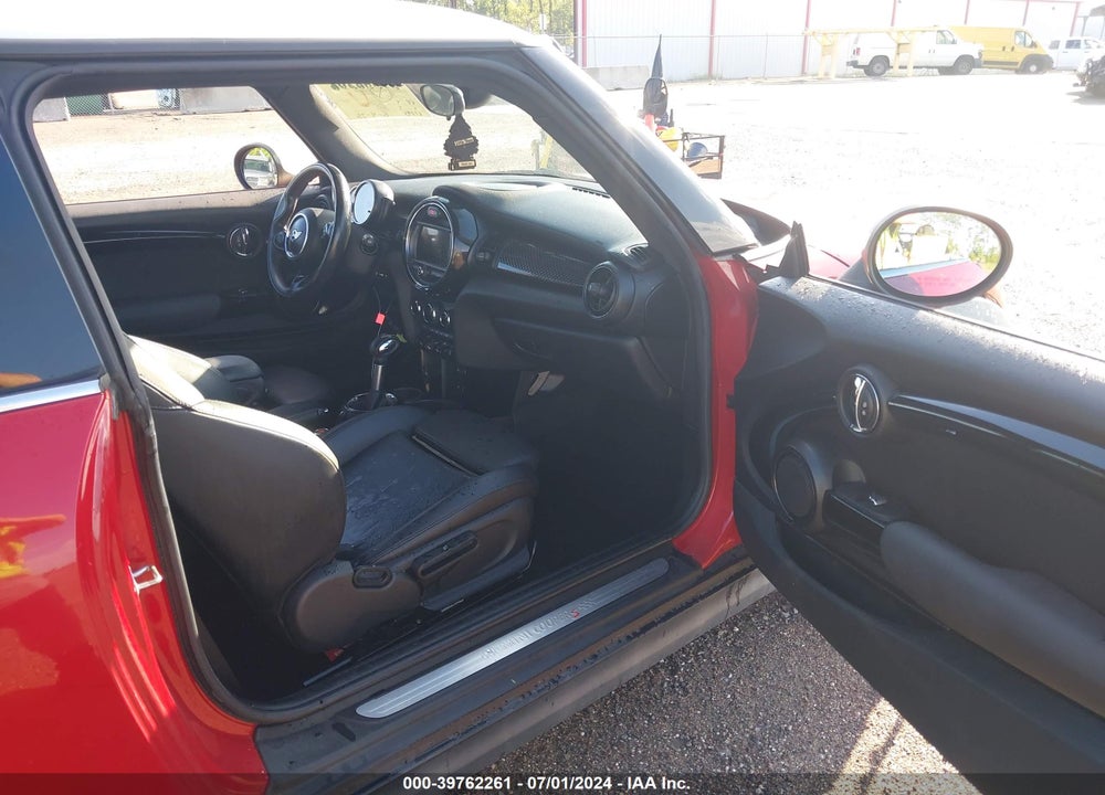 2016 MINI HARDTOP COOPER S VIN: WMWXP7C5XG2A42989