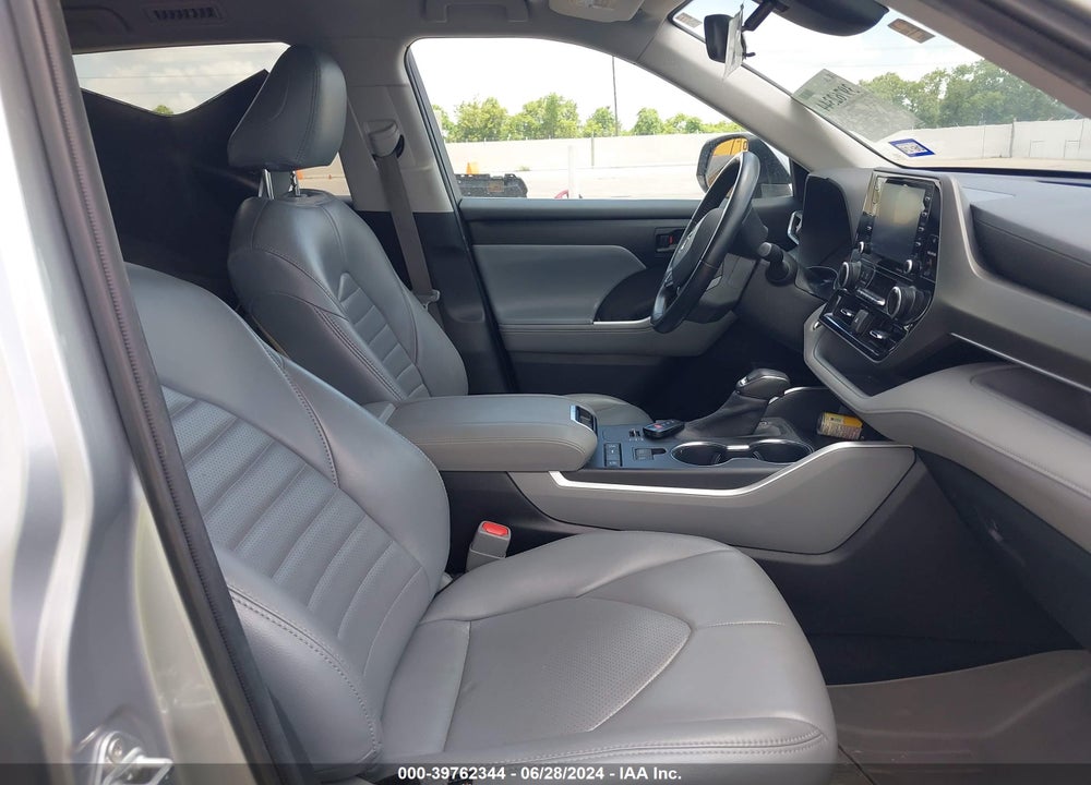 2020 TOYOTA HIGHLANDER LE VIN: 5TDZZRAH2LS015784