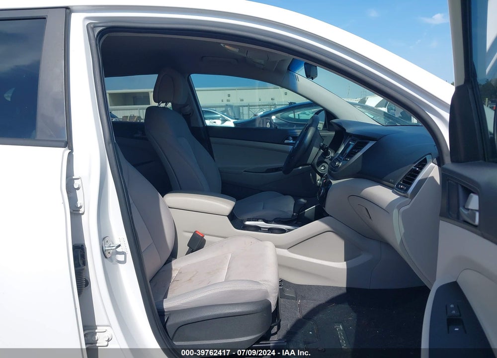 2018 HYUNDAI TUCSON VIN: KM8J23A47JU683127