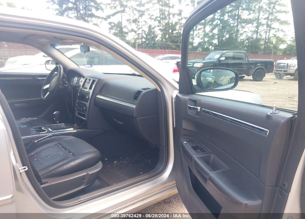 2010 CHRYSLER 300 TOURING/SIGNATURE SERIES/EXECUTIVE SERIES VIN: 2C3CA5CV5AH326070