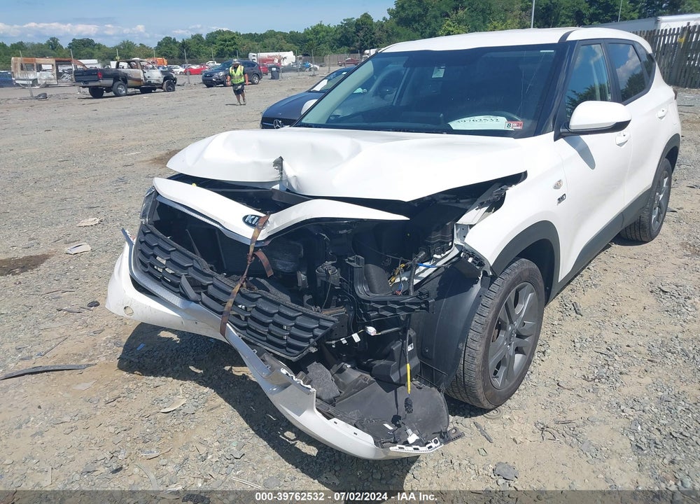 2021 KIA SELTOS LX VIN: KNDEPCAA9M7045932