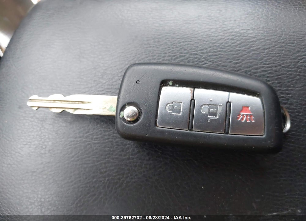 2016 NISSAN ROGUE S VIN: 5N1AT2MV5GC841166