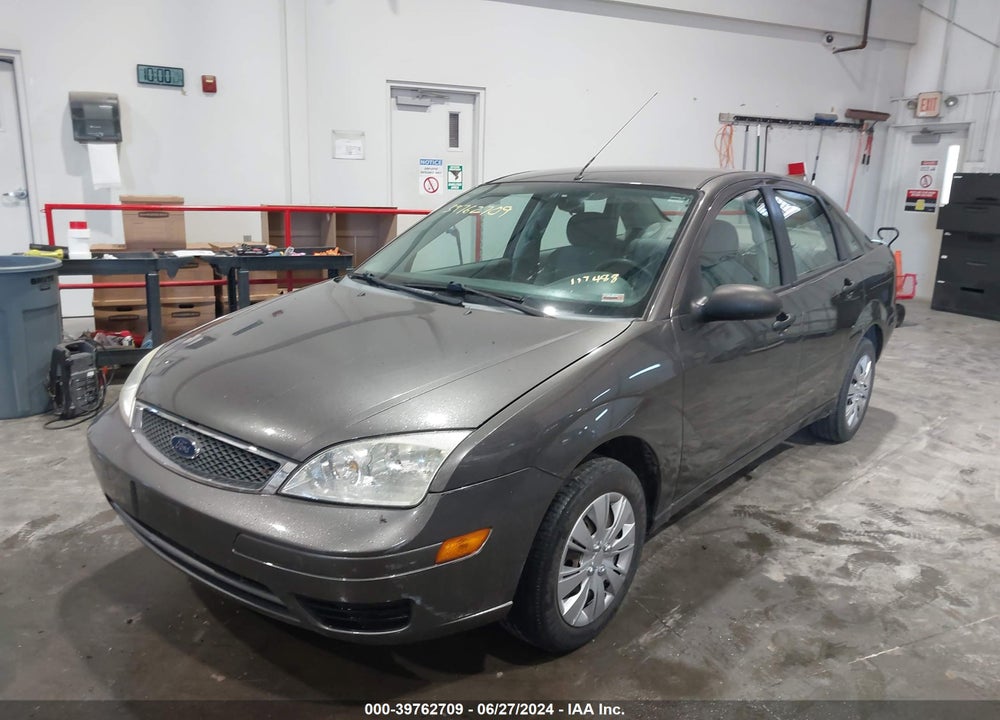 2005 FORD FOCUS ZX4 VIN: 1FAFP34N75W285884