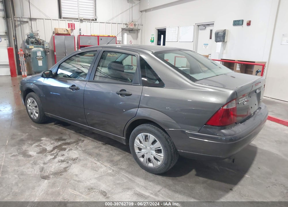 2005 FORD FOCUS ZX4 VIN: 1FAFP34N75W285884