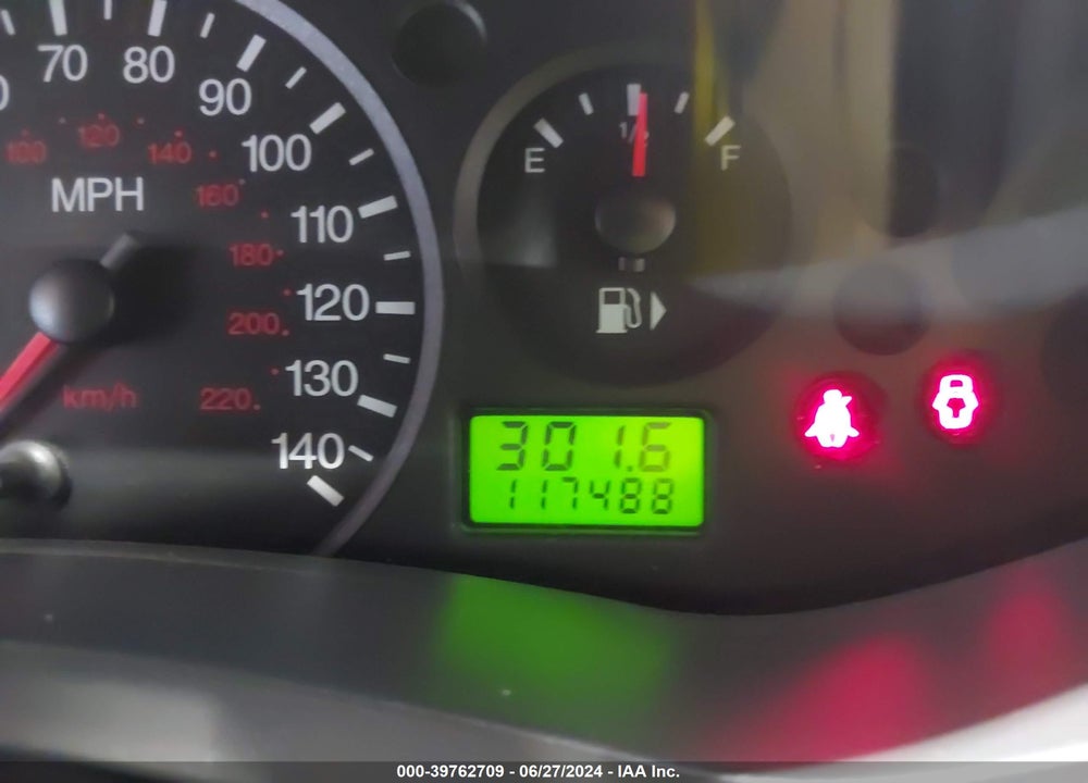 2005 FORD FOCUS ZX4 VIN: 1FAFP34N75W285884