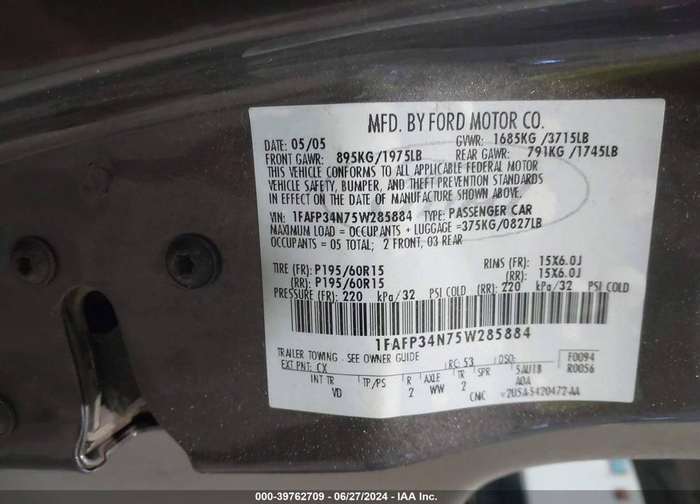 2005 FORD FOCUS ZX4 VIN: 1FAFP34N75W285884