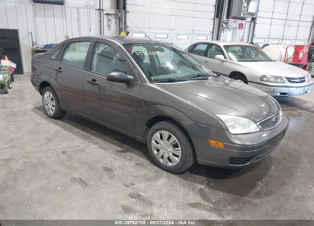 2005 FORD FOCUS ZX4 VIN: 1FAFP34N75W285884