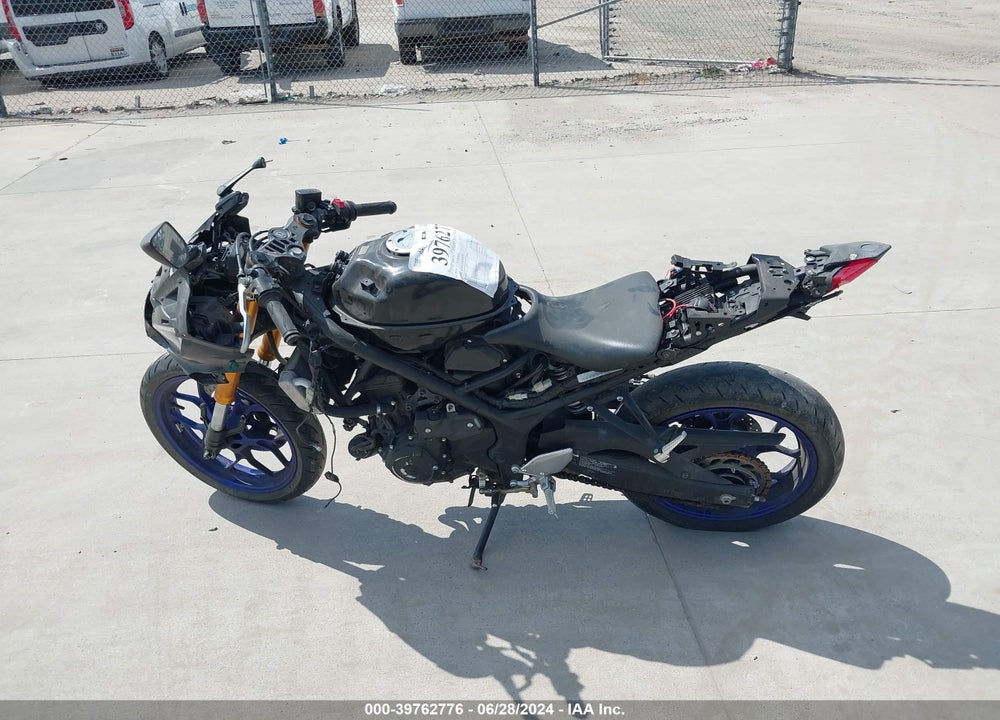 2019 YAMAHA YZFR3 VIN: MH3RH17Y0KK001076